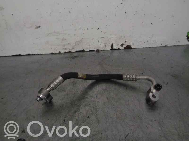 BMW 5 E39 Ilmastointilaitteen putki (A/C) 