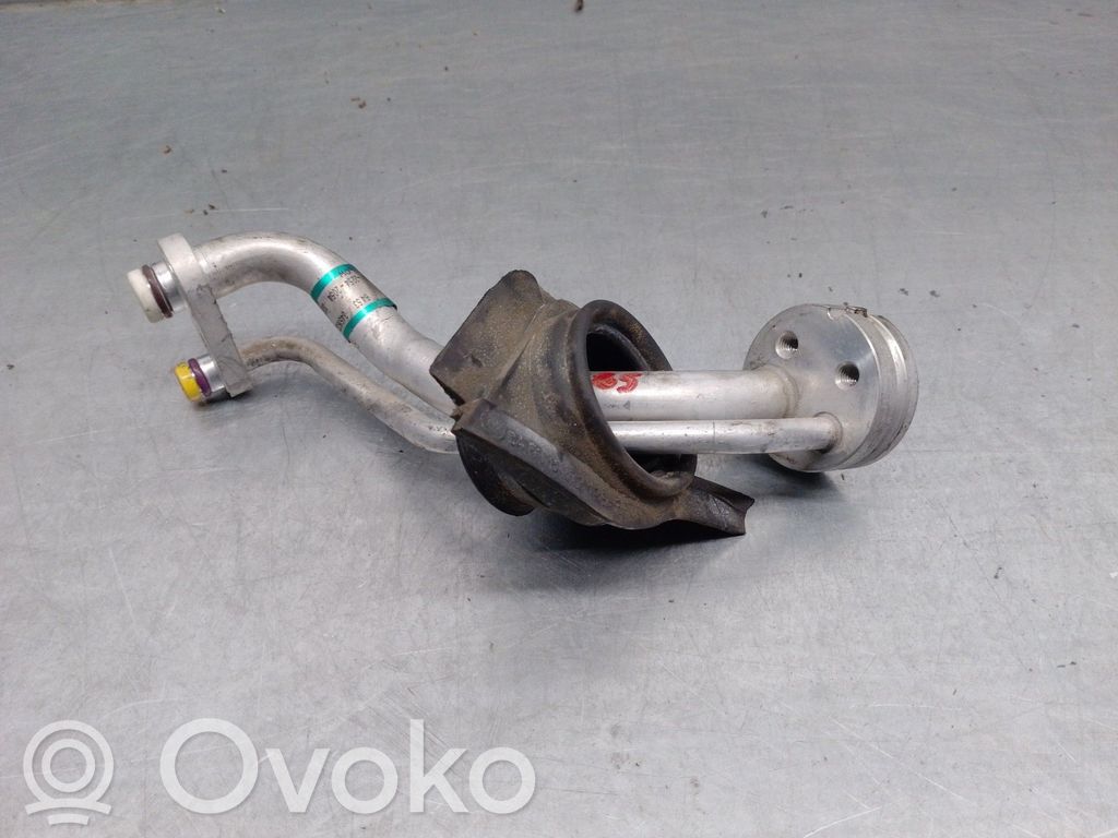 Ilmastointilaitteen putki (A/C)   64533451632