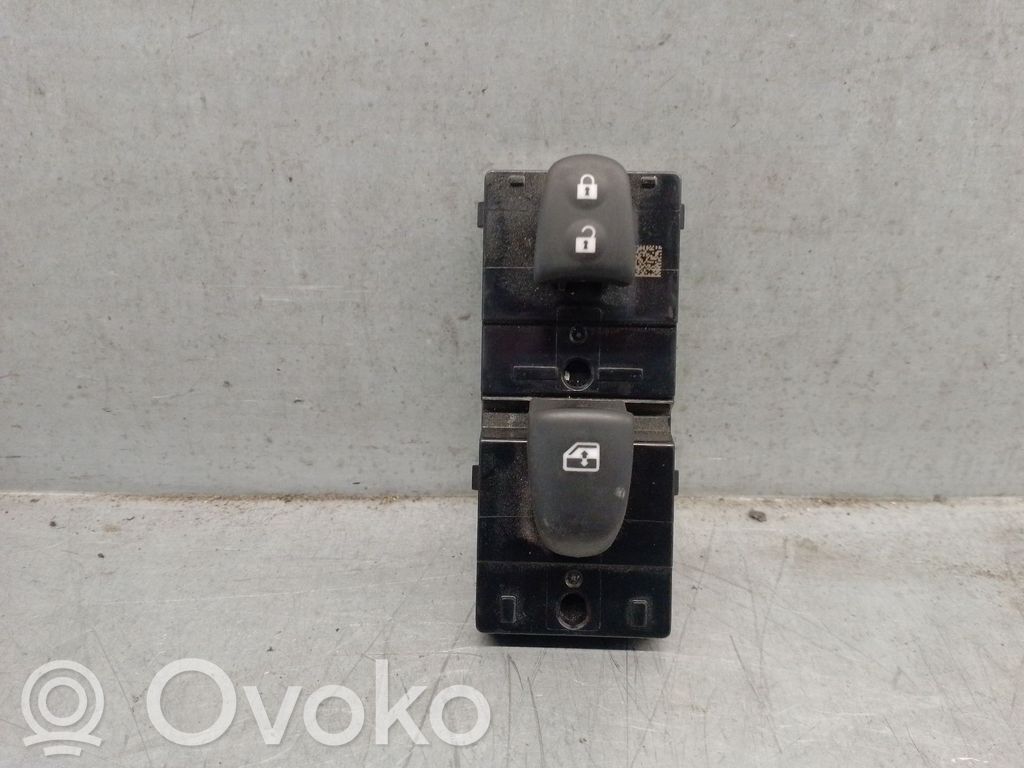 Nissan Qashqai Przyciski szyb 
