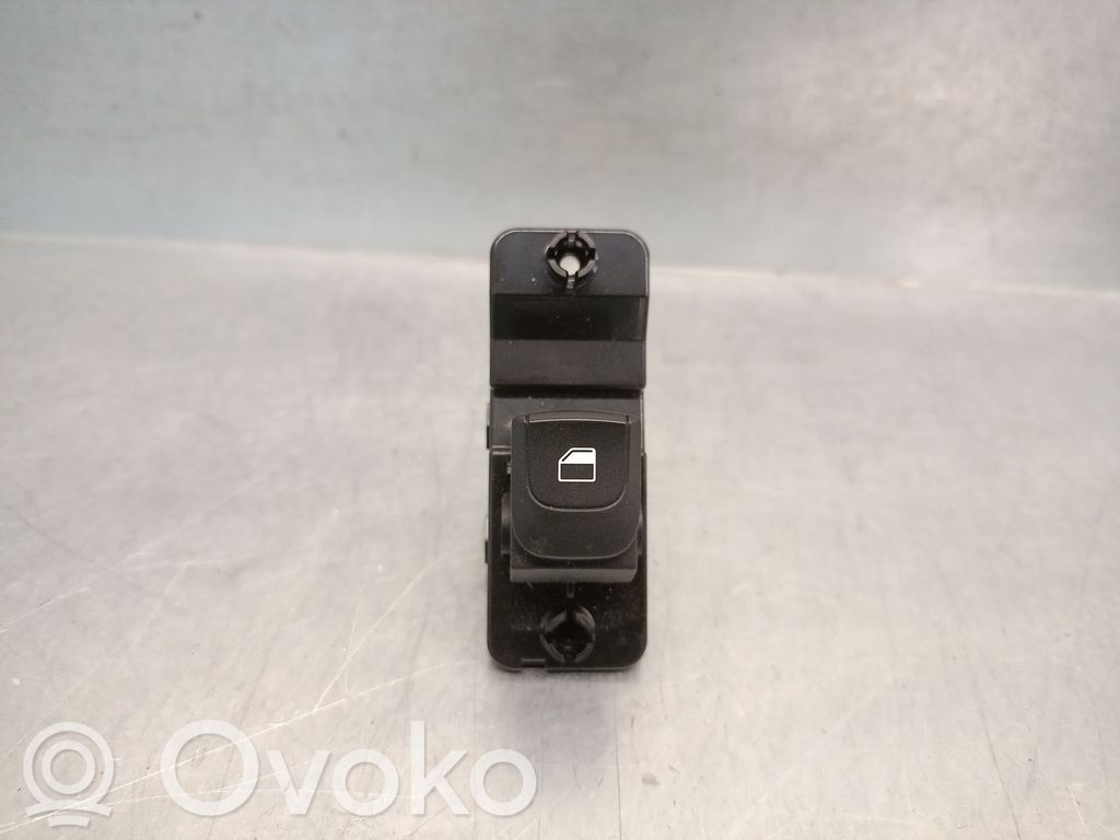 KIA Stonic Electric window control switch 