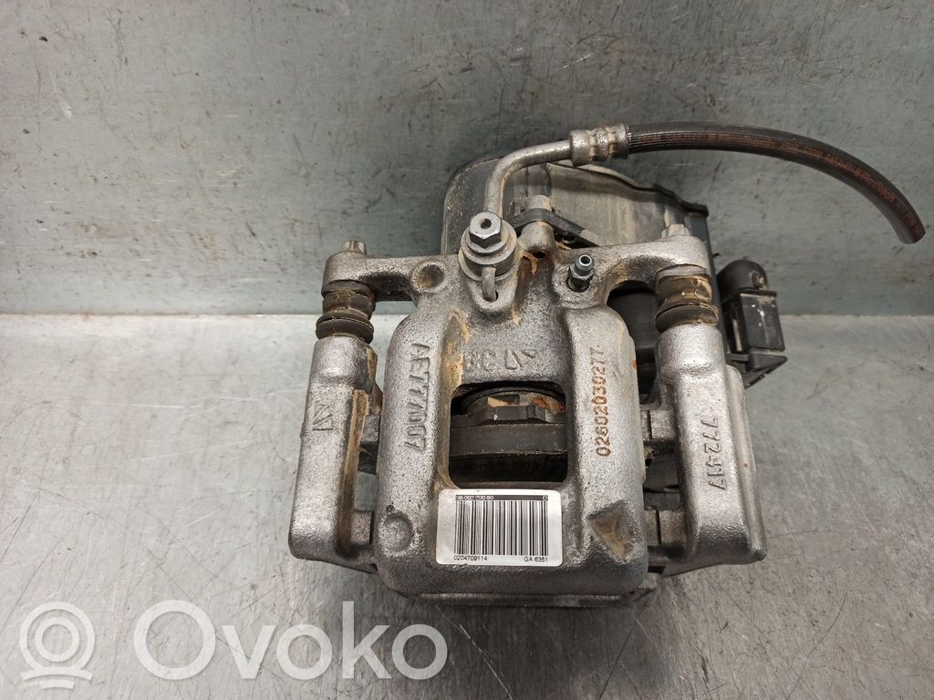 Peugeot 308 Supporto della pinza del freno posteriore