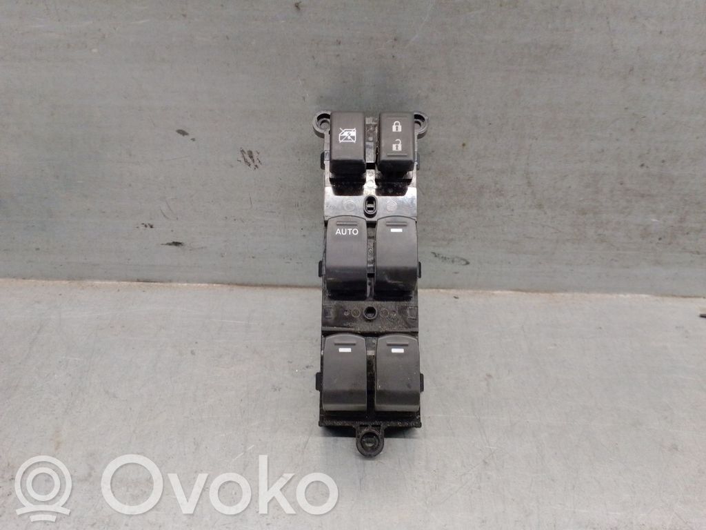Suzuki Vitara (LY) Electric window control switch 