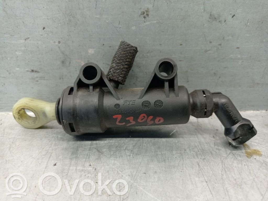 BMW 5 E60 E61 Kytkimen apusylinteri 