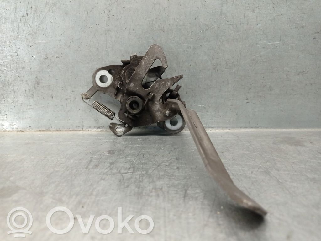 Citroen C4 II Tie down hook / loop 