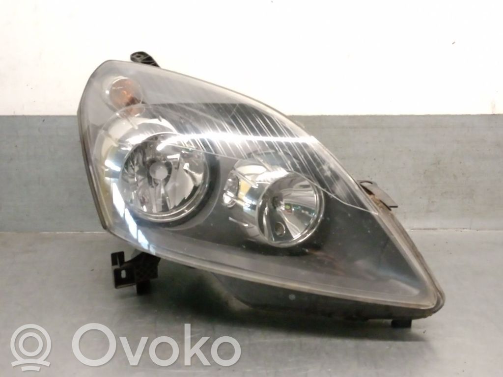 Opel Zafira B Lampa przednia 