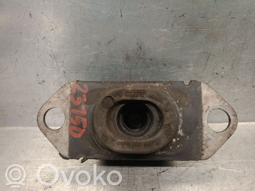 Nissan NV200 Engine mount bracket 
