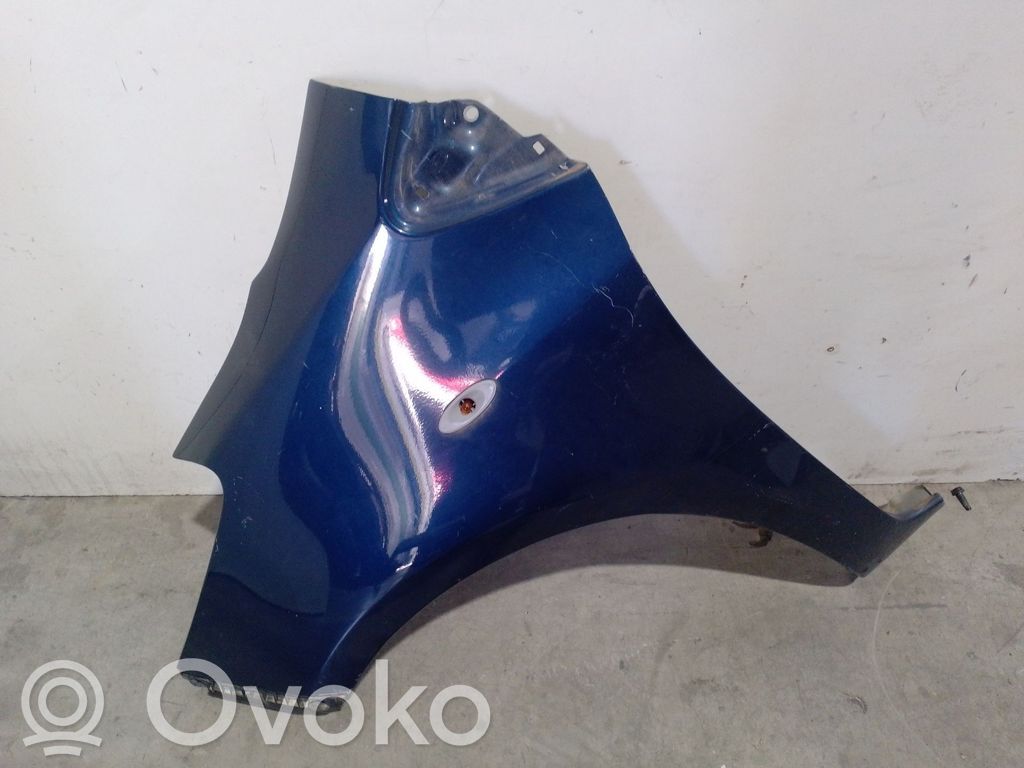 Toyota Yaris Błotnik przedni 