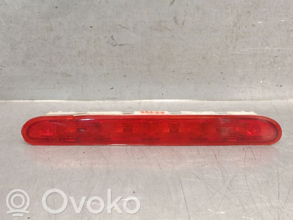 Opel Vivaro Troisième feu stop