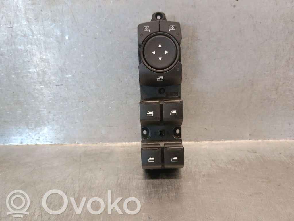 Ford Fiesta Przyciski szyb 