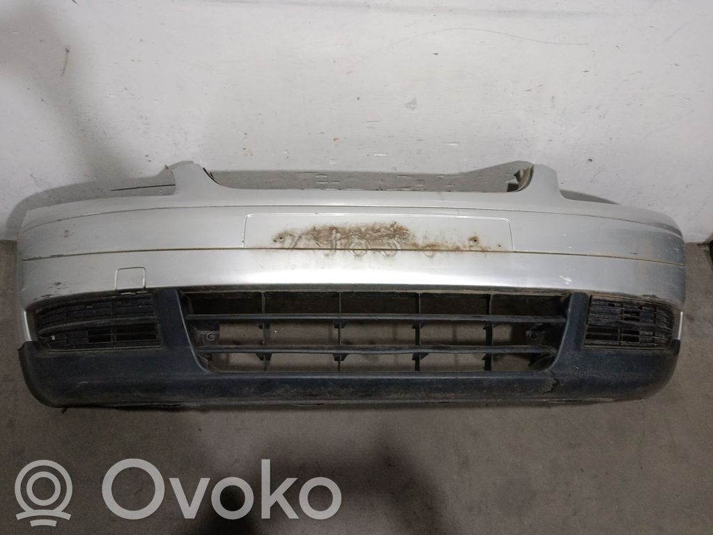 Volkswagen Touran I Parachoques delantero 