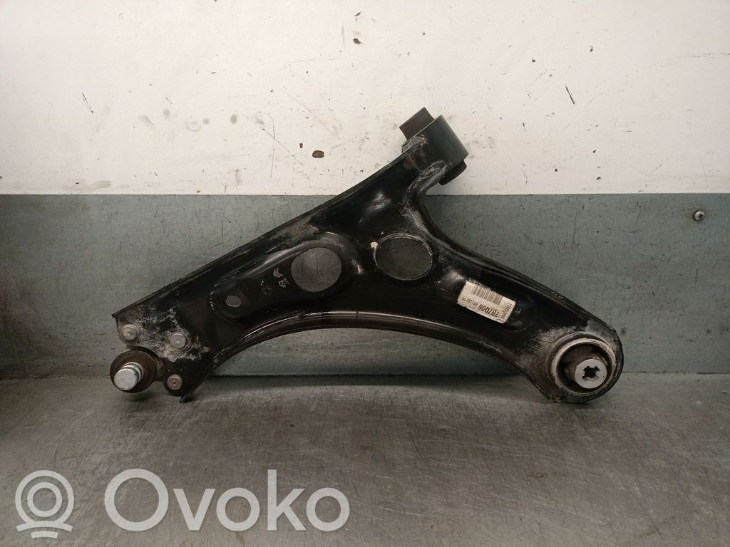 Opel Corsa F Wahacz przedni 