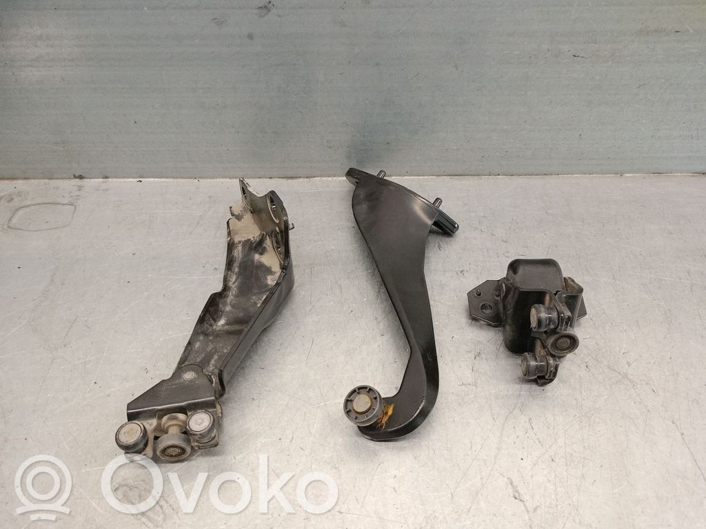 Peugeot Partner Prowadnica rolkowa drzwi bocznych / przesuwanych / Zawias górny