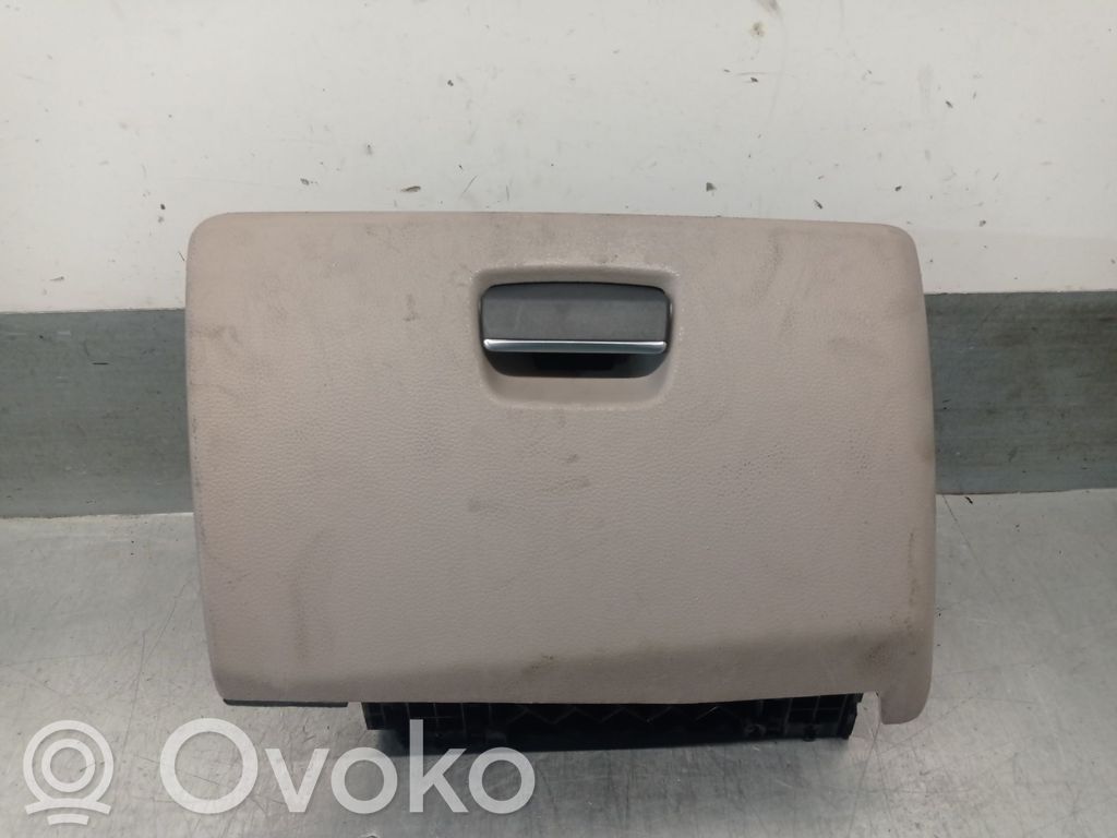 BMW 1 E81 E87 Glove box 