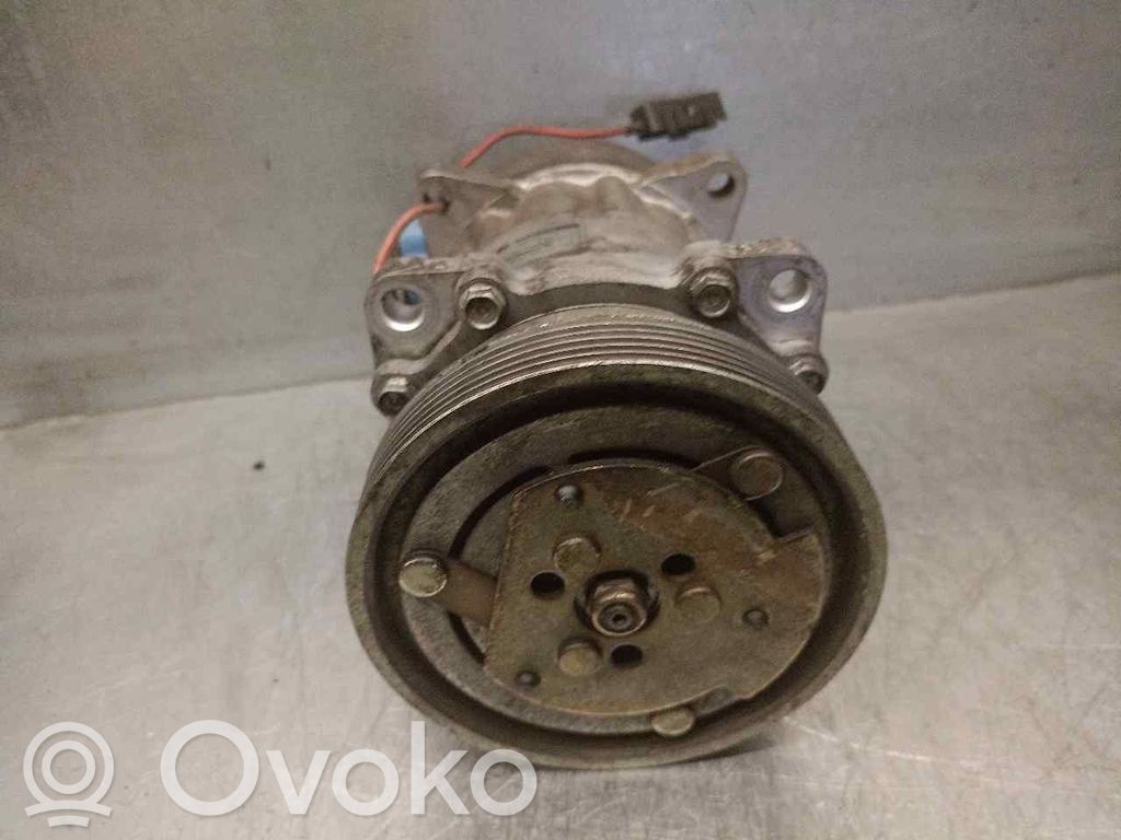 Renault 19 Air conditioning (A/C) compressor (pump) 