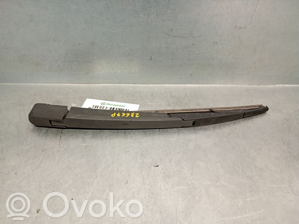 Opel Astra H Ramię wycieraczki szyby tylnej 