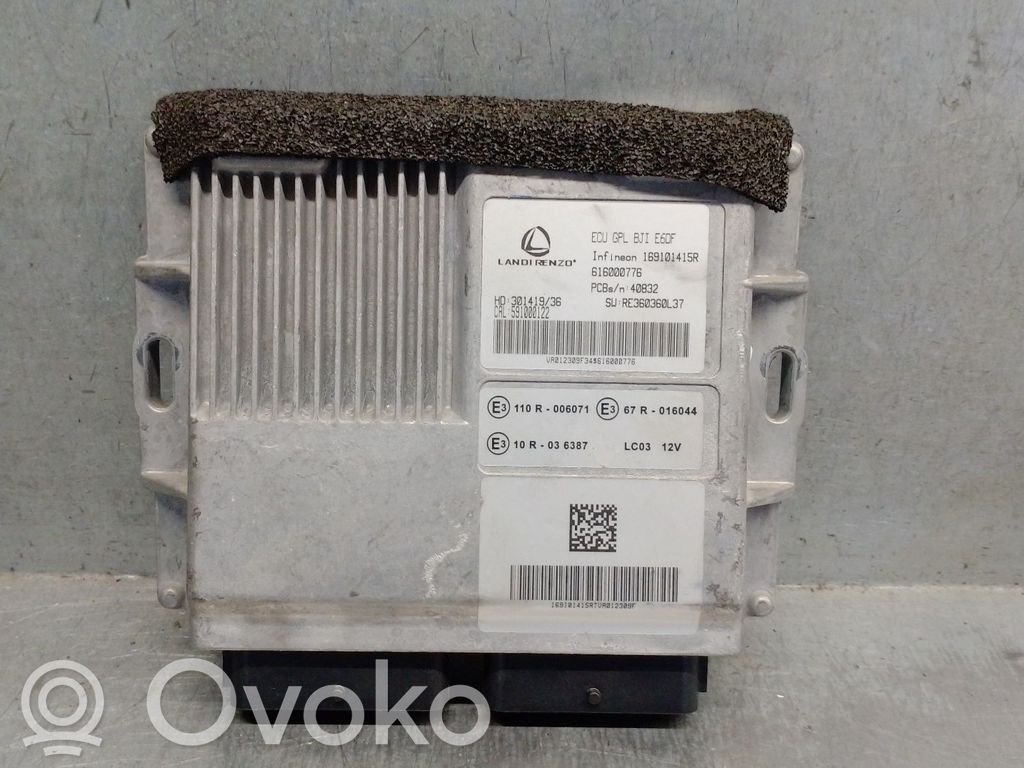 Dacia Sandero III Engine control unit/module 