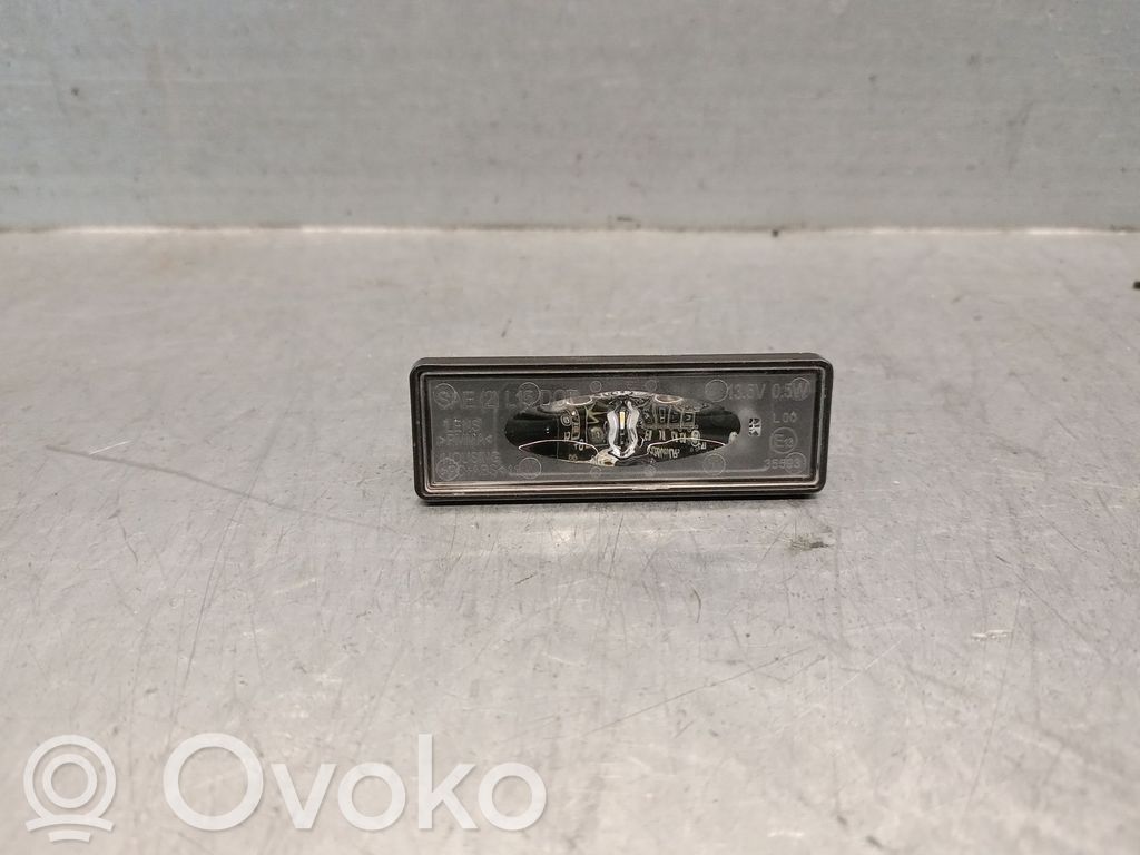 Dacia Sandero III Éclairage de plaque d'immatriculation