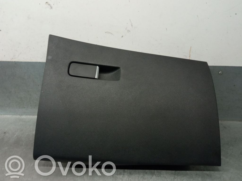 MG MGF Hansikaslokero 