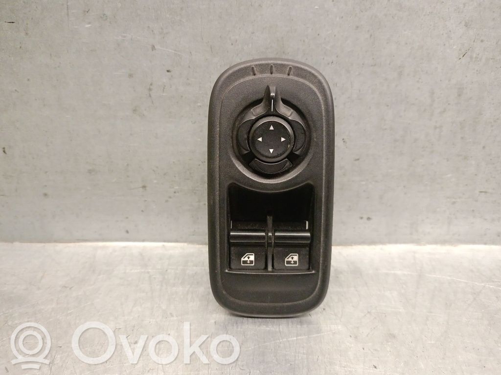 Fiat 500X Electric window control switch 