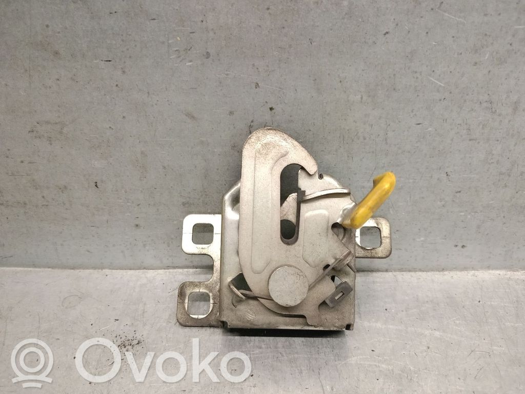 Alfa Romeo Giulietta Tie down hook / loop 