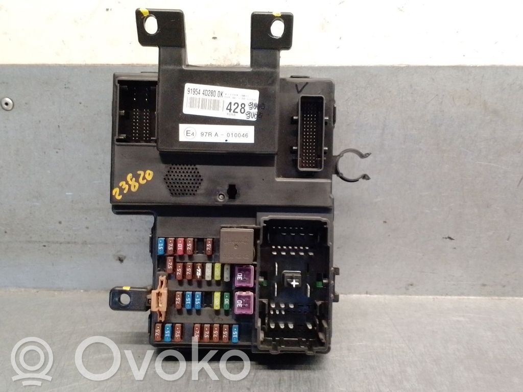 KIA Carnival Juego de caja de fusibles 