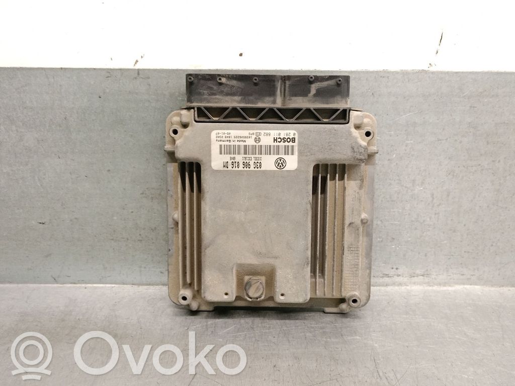 Unidad de control/módulo del motor   03G906016DM,0281011882BOSCH
