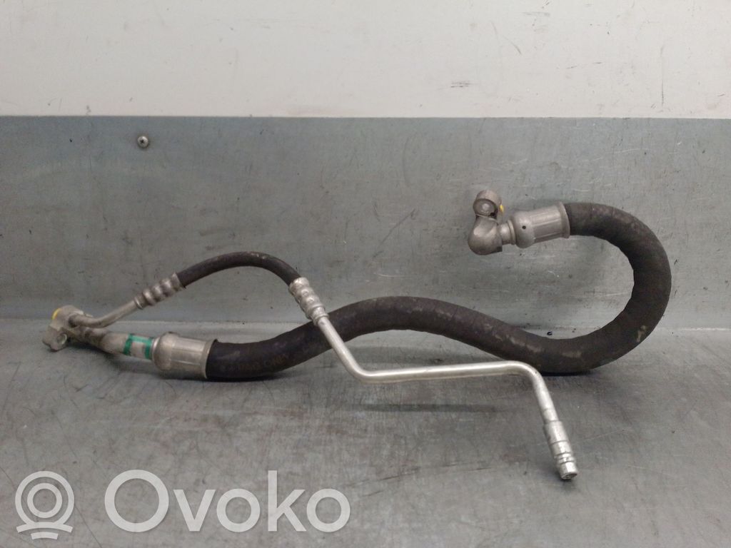 BMW 3 E46 Ilmastointilaitteen putki (A/C) 