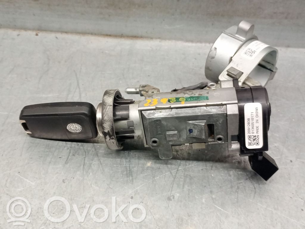 Opel Astra H Užvedimo spynelė 