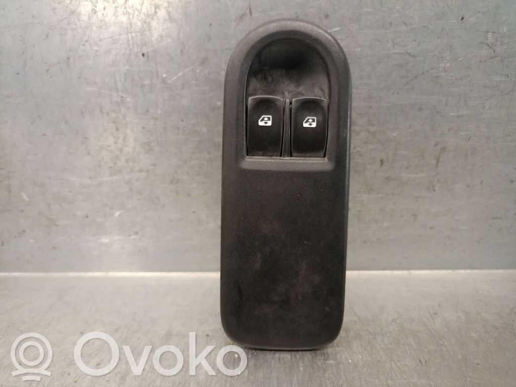 Comutator comandă geamuri electrice   8200356519