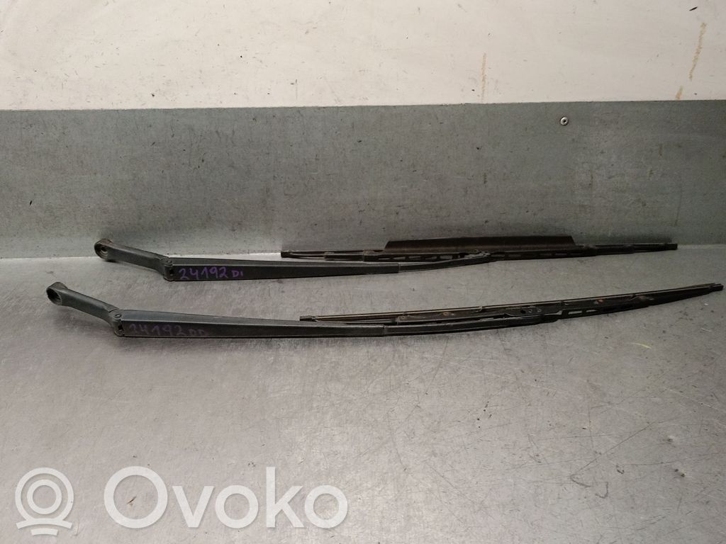 Audi A4 S4 B5 8D Wischerarm vorne 