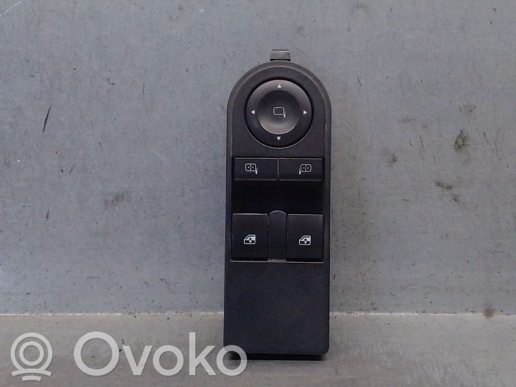 Opel Zafira B Electric window control switch 