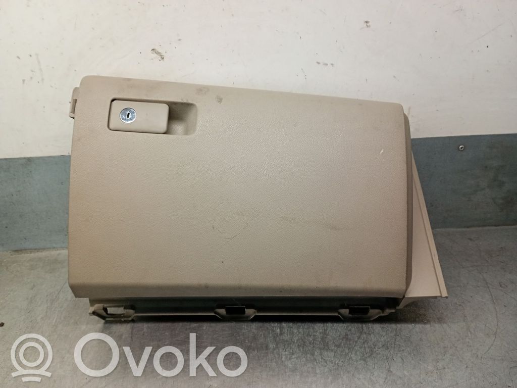 Guantera   84510D4100BHH,84510D4100BHH