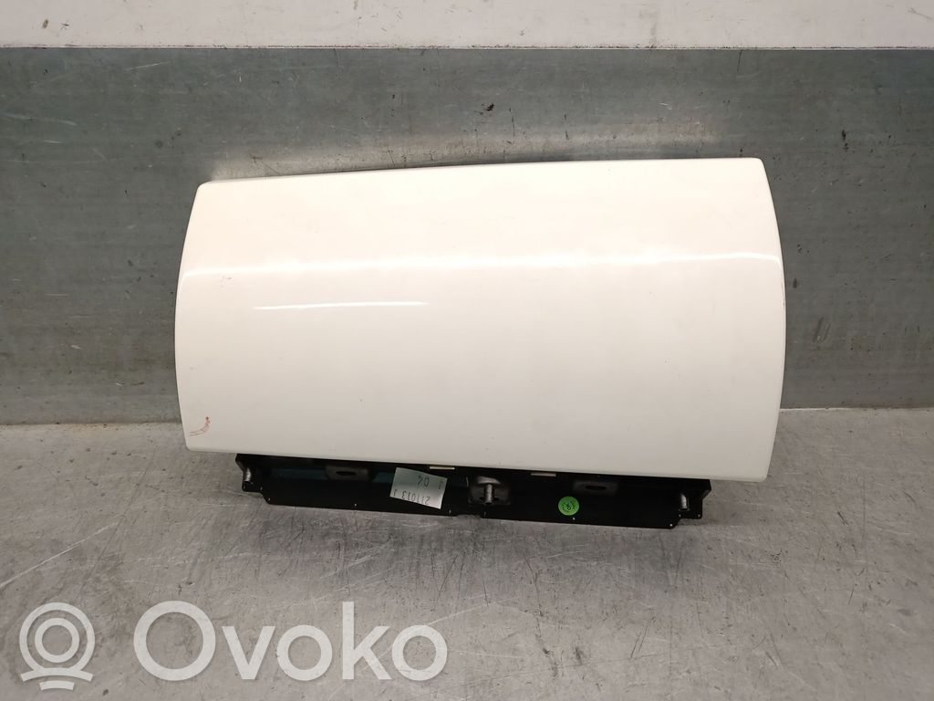 Schowek deski rozdzielczej   735523157,71776416