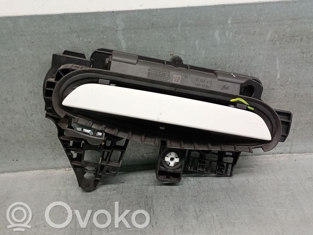BMW 2 F46 Klamka zewnętrzna drzwi tylnych 