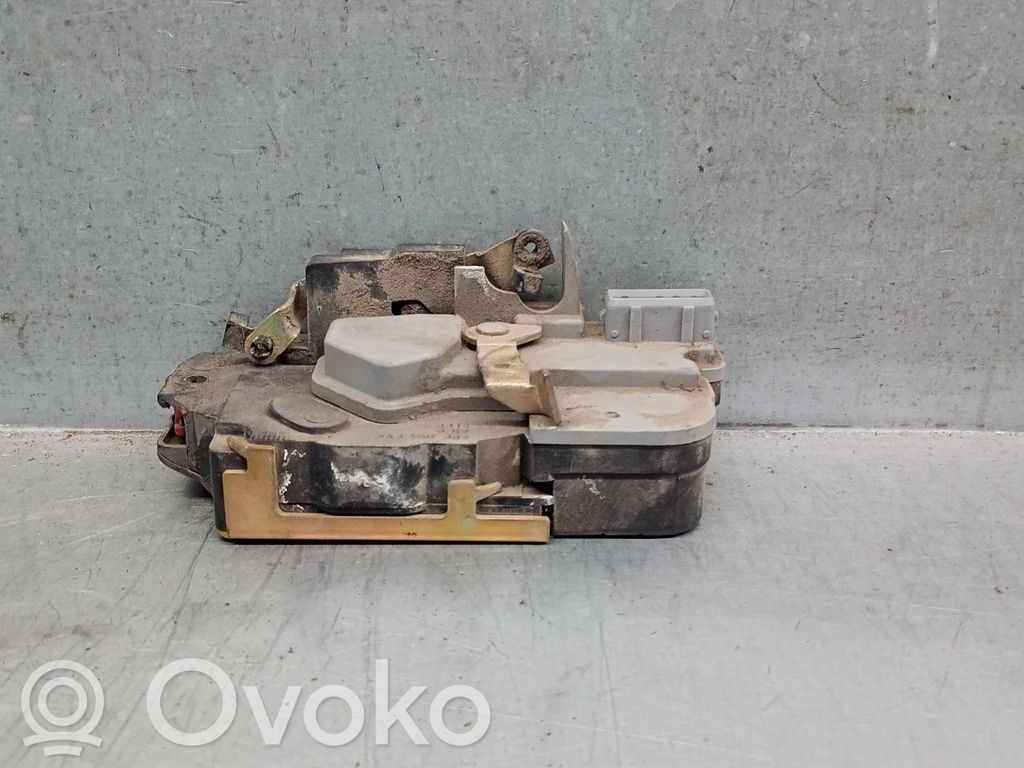 Peugeot 206 Etuoven lukko 