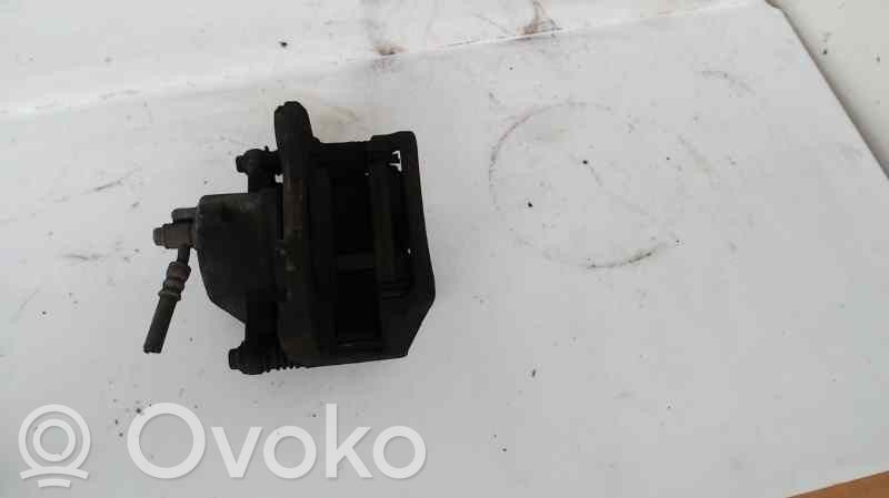 Nissan Almera N16 Zacisk hamulcowy przedni 