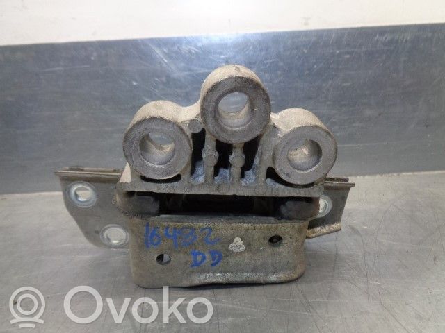 Fiat Grande Punto Engine mount bracket 