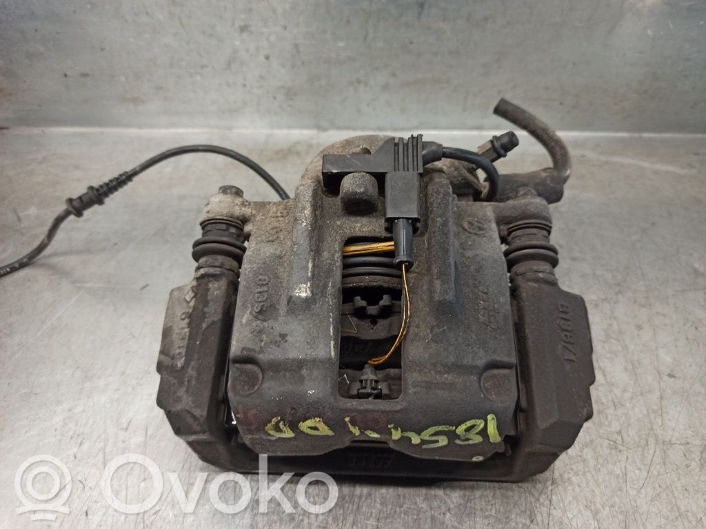 Mercedes-Benz Vaneo W414 Zacisk hamulcowy przedni 