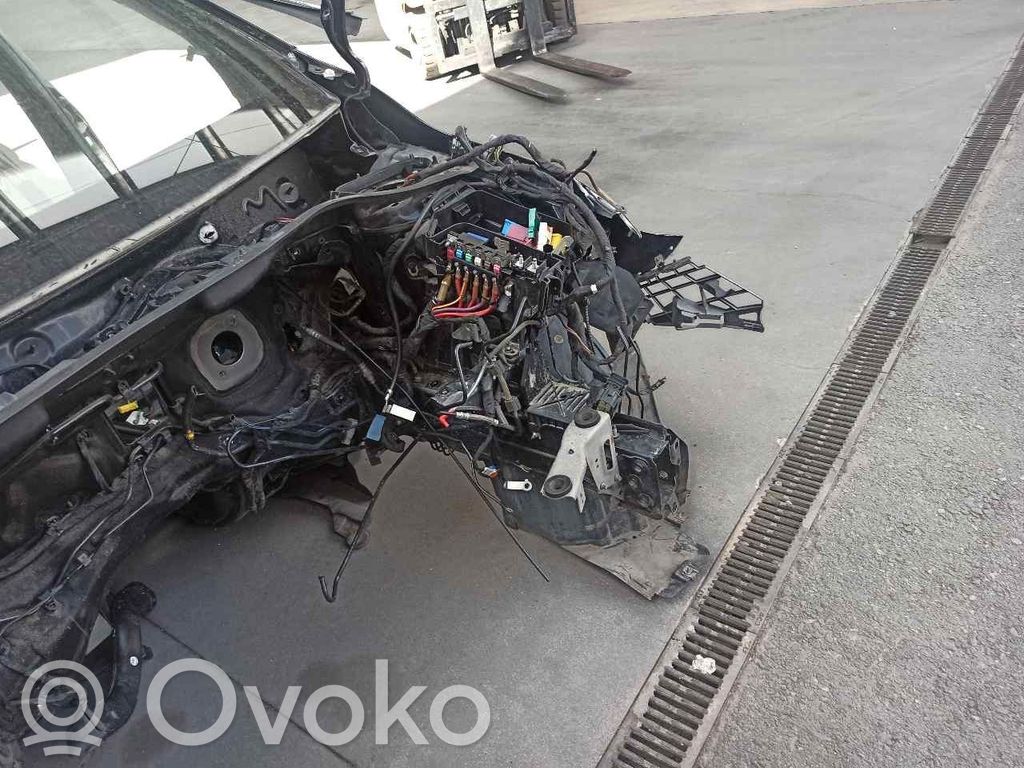 Mercedes-Benz B W246 W242 Soporte del parachoques delantero 