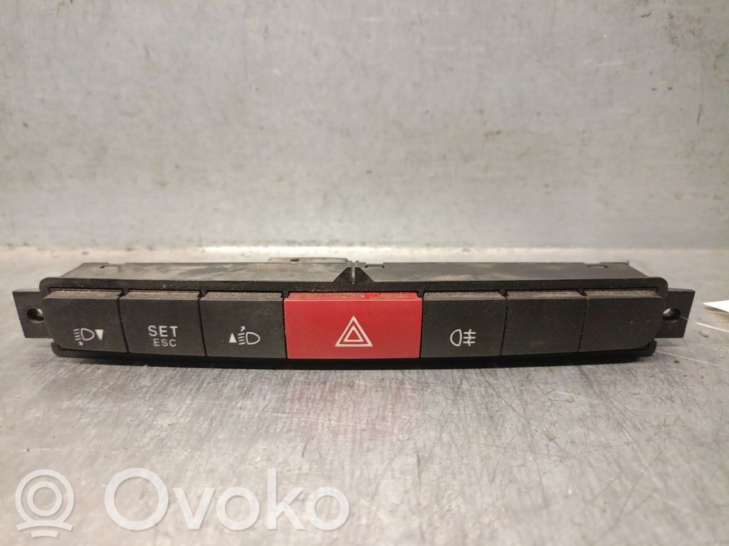 Fiat Doblo Przycisk świateł awaryjnych 