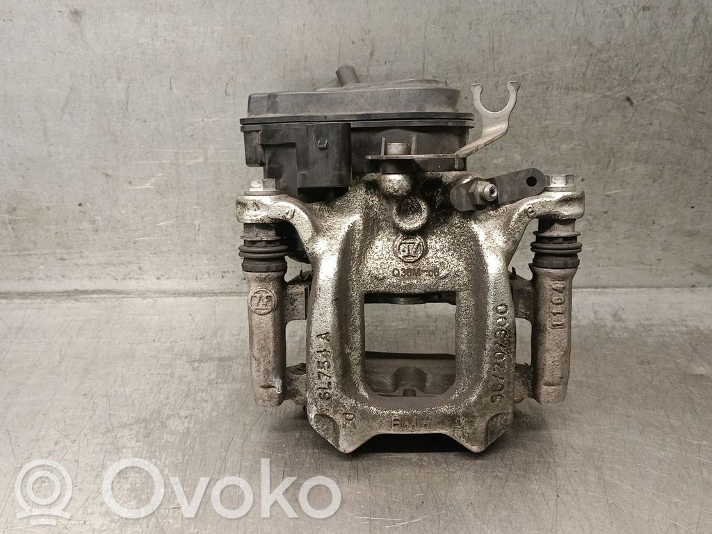 BMW X2 U10 Supporto della pinza del freno posteriore 