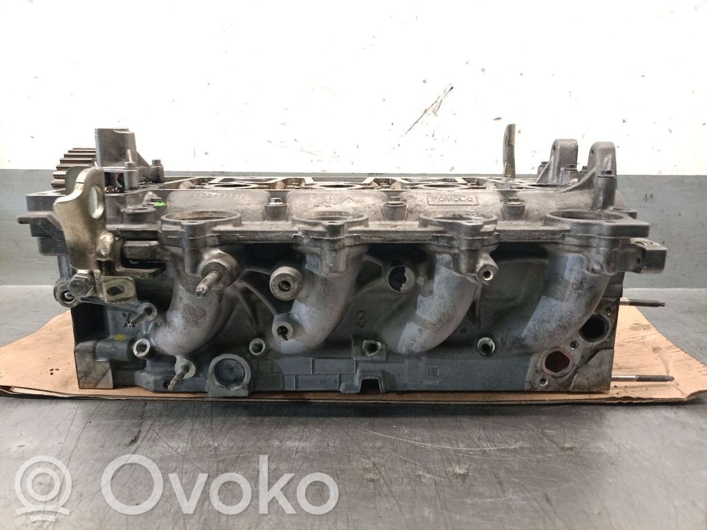 Peugeot 5008 Engine head 