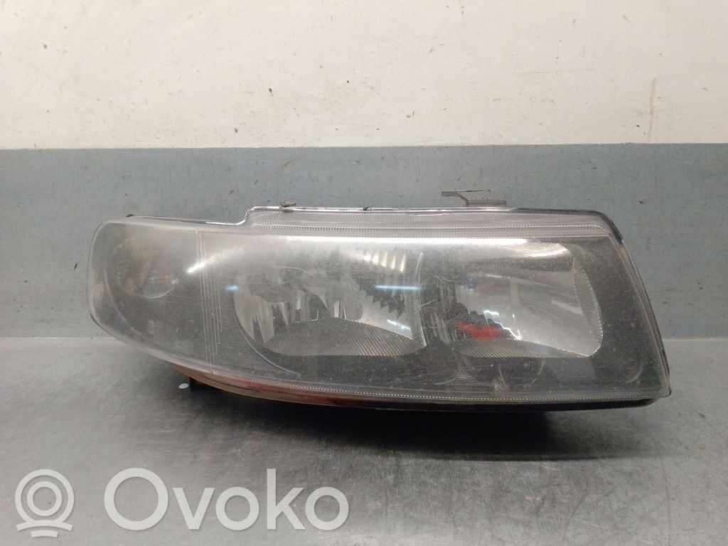 Seat Leon (1M) Phare frontale 