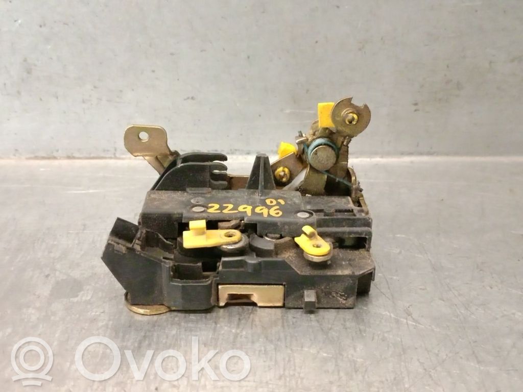 Renault Clio I Front door lock 