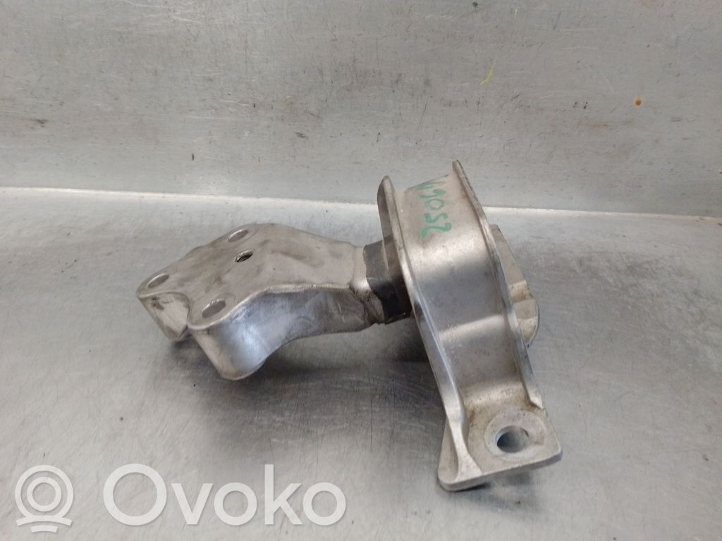 Renault Clio III Engine mount bracket 