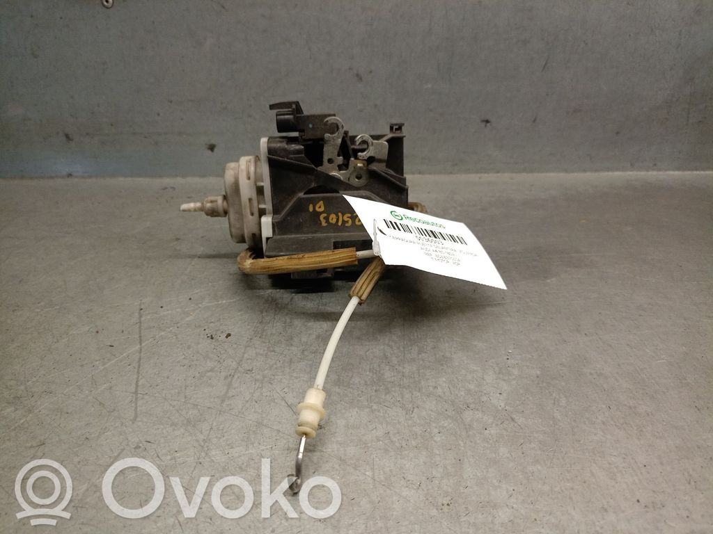 Audi A4 S4 B5 8D Front door lock 