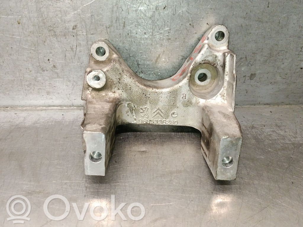 Peugeot 508 Engine mount bracket 
