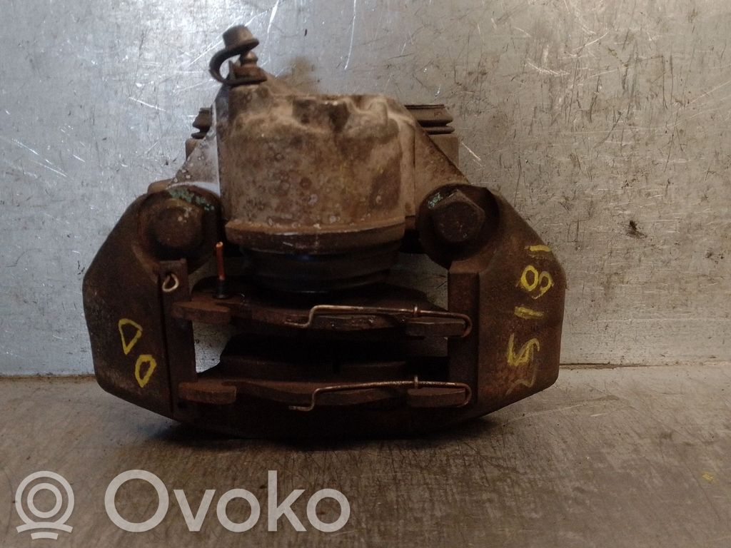 Peugeot 205 Zacisk hamulcowy przedni 