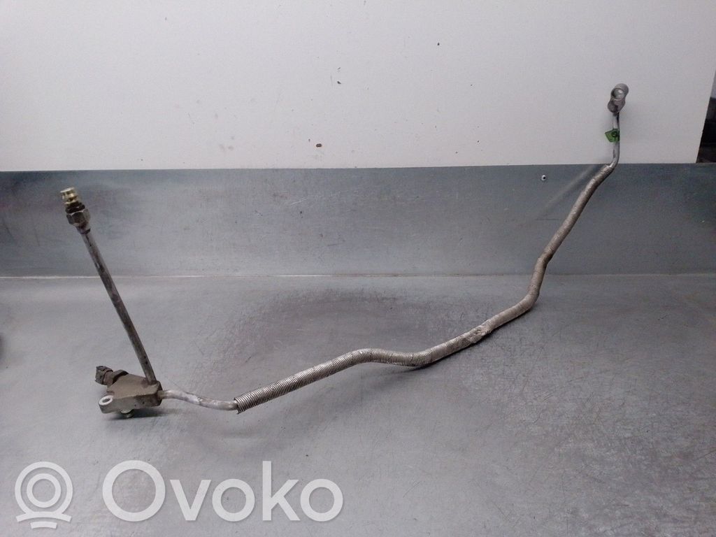 Ilmastointilaitteen putki (A/C)   8362057