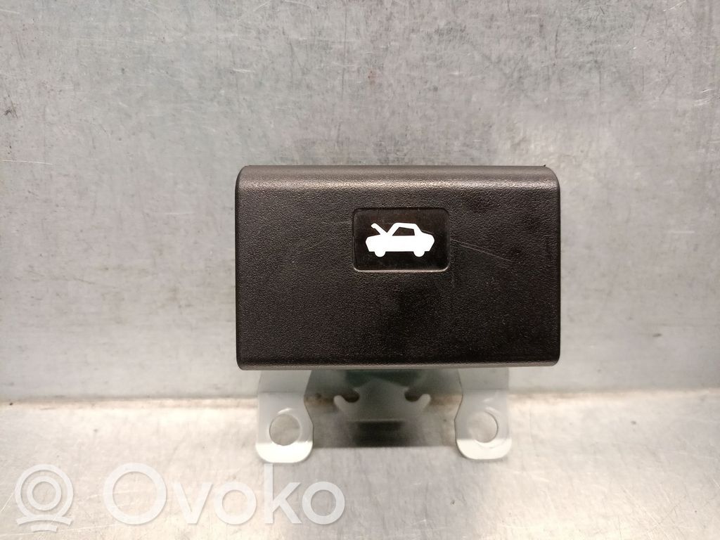 Tie down hook / loop   846104EA0A,846104EA0A